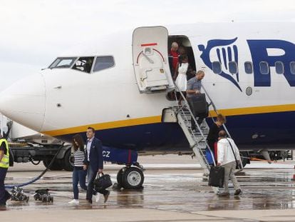 Llegada del primer vuelo de Ryanair al aeropuerto de Castell&oacute;n.
