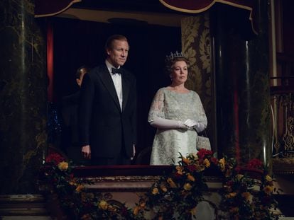 Tobias Menzies y Olivia Colman en la cuarta temporada de 'The Crown'.