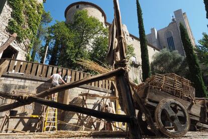 Preparatius per al rodatge de 'Joc de trons' a la ciutat de Girona.