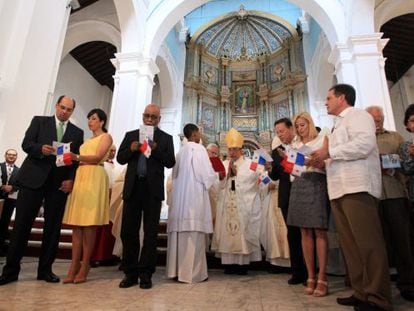 El arzobispo de Panam&aacute; con los candidatos a la presidencia y sus esposas