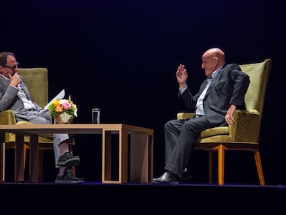 Leontxo García conversa con Jan Martínez Ahrens en el Hay Festival 2023, el 8 de septiembre en Querétaro (México).