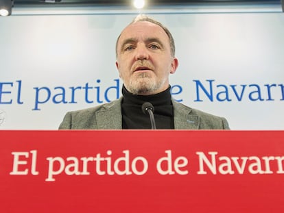 El presidente de UPN, Javier Esparza, en rueda de prensa en la sede de UPN, este lunes.