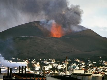La erupción del Eldfell en 1973.