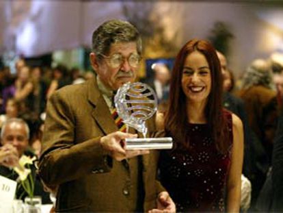 Alfredo Bryce Echenique, ganador del Premio Planeta 2019, y la finalista, Maria de la Pau Janer.