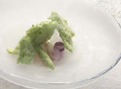 Escarcha, quisquillas y pistachos, plato de Quique Dacosta que contiene agar-agar.