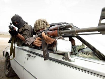 Los insurgentes que atacaron la expedición del CNI en Latifiya, en una recreación de la serie documental 'Los 8 de Irak'.
