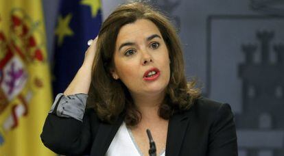 La vicepresidenta del Govern espanyol, Soraya Sáenz de Santamaría, durant la roda de premsa després de la reunió setmanal del Consell de Ministres.