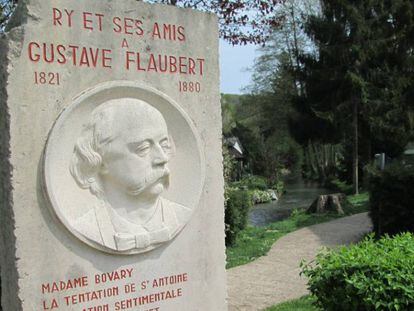 Placa en record a Flaubert a Ry, Normandia.