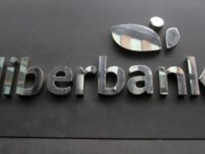 Logotipo de Liberbank, en la sede de la Carrerra de San Jer&oacute;nimo de Madrid.