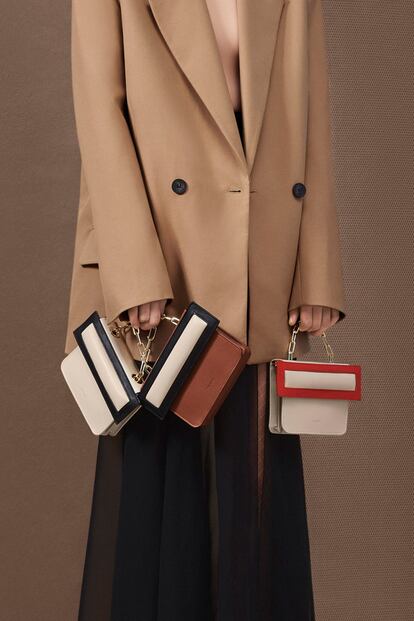 The Sant. La firma de bolsos de culto que ya vende en portales de lujo como Net-a-porter ofrece toda su colección al 20% usando el código: THESANT2020. Además, el 10% de los beneficios serán donados a la lucha contra el coronavirus.