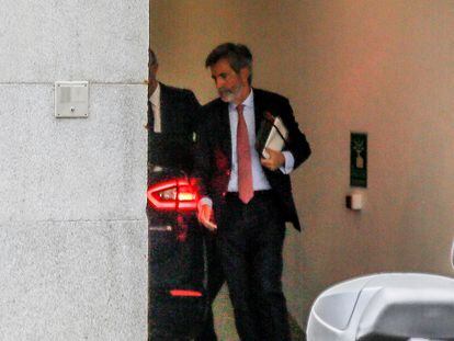 Carlos Lesmes, este lunes, llegando a la sede del Consejo General del Poder Judicial tras presentar su renuncia.