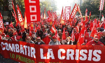 Manifestación en Madrid convocada por los sindicatos UGT y CC OO el 12 de diciembre de 2009.