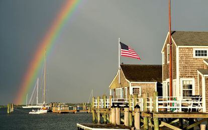 Casas junto a un embarcadero de Nantucket island, en Massachusetts (EE UU).