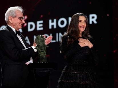 Ángela Molina recibe el Goya de honor.