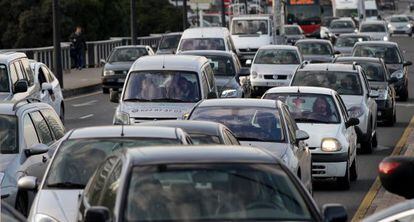 Tráfico de coches en la entrada de la ciudad de Valencia.