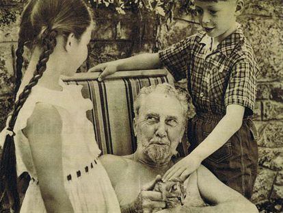 Ezra Pound junto a sus nietos Patrizia y Walter Siegfried.