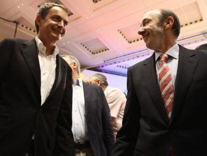 El presidente Zapatero y Rubalcaba, en el Palacio Municipal de Congresos, donde el candidato leyó su discurso.