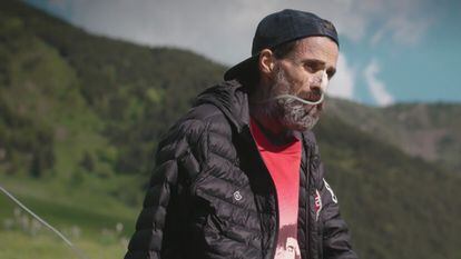 Pau Donés, en un fotograma del documental 'Eso que tú me das'.
