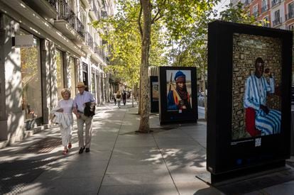 Exposición de fotografía 'Empleos que cambian vidas: Construir Mauritania' de Alfredo Cáliz, en la calle Serrano De Madrid.