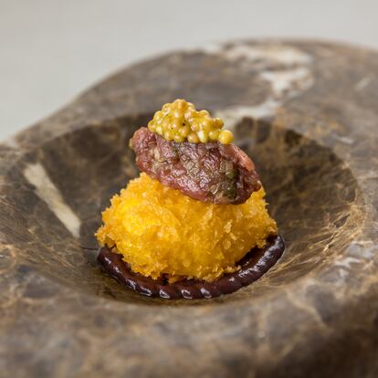 Rovell fregit, steak tartar i moll de l'os de MAe.