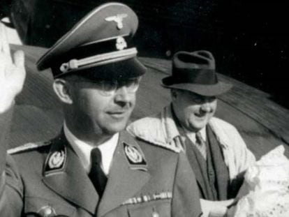Heinrich Himmler y, detrás, su masajista Felix Kersten.