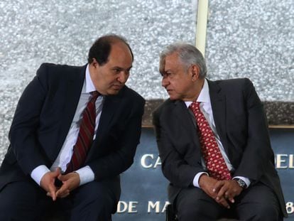 El presidente, Andrés Manuel López Obrador, acompañado por Lázaro Cárdenas, en un evento conmemorativo de la expropiación petrolera.