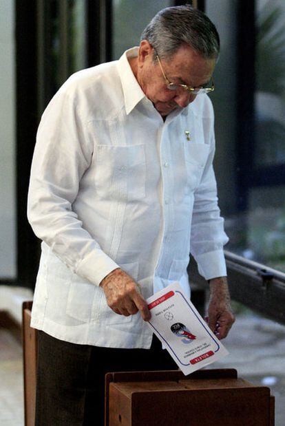 Raúl Castro, ayer en la votación del Comité Central.