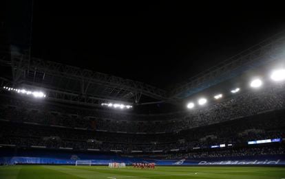 Vista general del Bernabéu durante el minuto de silencio.