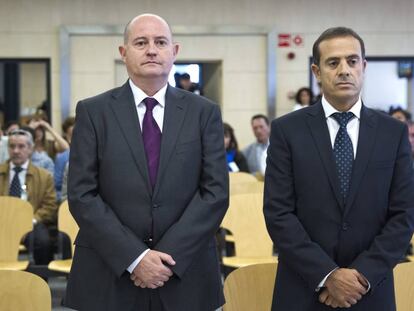 Enrique Pamiés y José María Ballesteros, durante el juicio del 'caso Faisán'. 