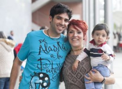 Noelia Somalo, Rafa Ocón y el hijo de ambos, del blog Un millón de elefantes.