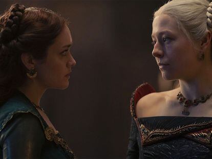 Olivia Cooke (izquierda) y Emma D'Arcy, las dos protagonistas de 'La casa del dragón'.