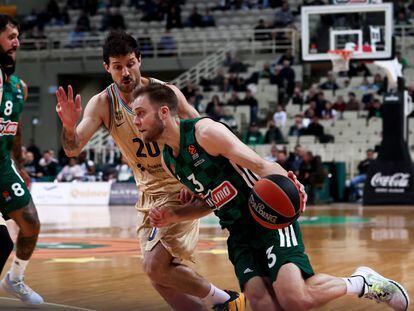 Laprovittola defiende a Wolters durante el Panathinaikos-Barcelona de este jueves en Atenas.