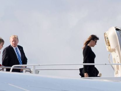 El presidente Donald Trump, su esposa, Melania, y su hijo, Barron, el lunes en Florida.