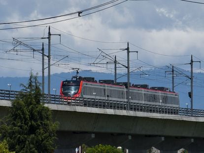 El tren interurbano México-Toluca durante un recorrido de prueba, el 18 de julio.