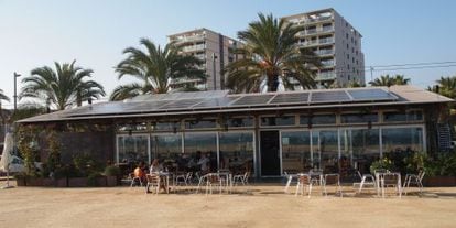 Restaurante con una cubierta fotovoltaica para autoconsumo instant&aacute;neo.