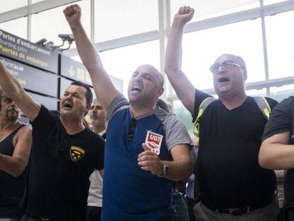 Trabajadores de Eulen protestan en la T1 del Aeropuerto de Barcelona.