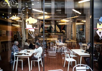 Interior del restaurante de MediaLab Prado de La Francachela. ÁLVARO GARCÍA