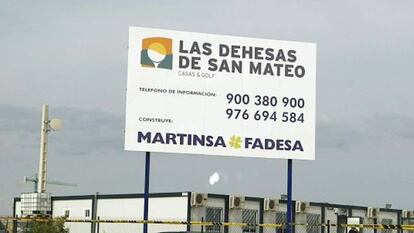 Cartel de Martinsa Fadesa en una promoción.