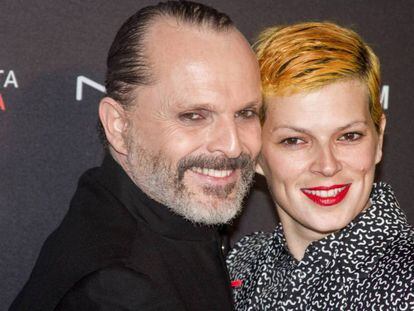 Miguel y Bimba Bosé, en la gala del sida organizada por el cantante en 2014.