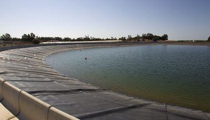 Balsa de Lucena del Puerto (Huelva) construida para el trasvase.