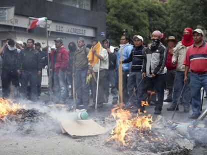 Los maestros durante las protestas en la capital del pa&iacute;s en 2013.