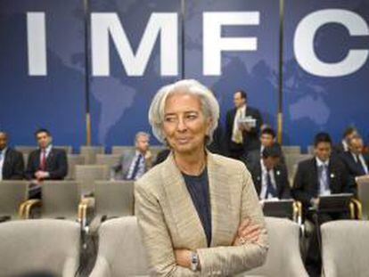 La directora gerente del Fondo Monetario Internacional (FMI), Christine Lagarde, antes del inicio de la reunión del Comité Monetario y Financiero (IMFC por su siglas en inglés) que tiene ocasión en la reunidón entre el FMI y el Banco Mundial (BM) en Washington.