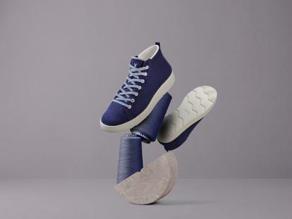 Las zapatillas de la firma se diseñan en Mallorca y se fabrican en Elche. En cada par trabajan cerca de 150 personas.