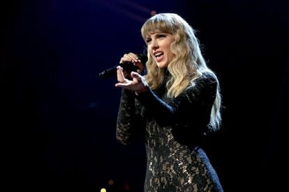 Taylor Swift actuando en la 36 ceremonia de Rock & Roll Hall Of Fame, en Cleveland (Ohio), el pasado 30 de octubre.