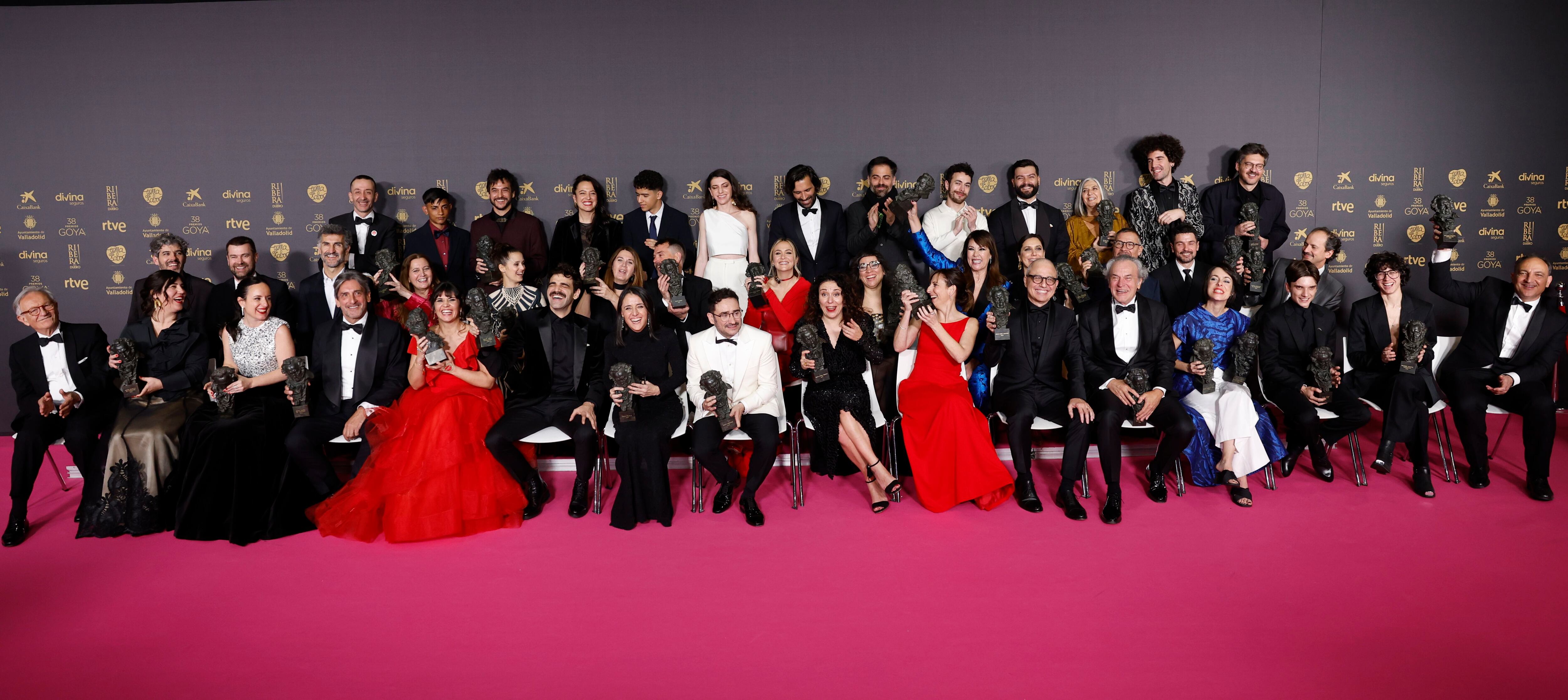 ‘La sociedad de la nieve’, de Juan Antonio Bayona, arrasa con 12 premios Goya