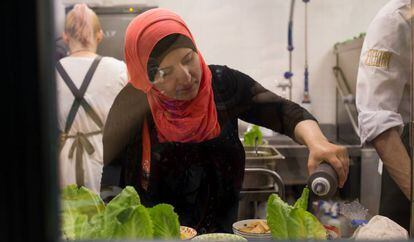 Imagen de la anterior edición del Refugee Food Festival en una cocina de Madrid.