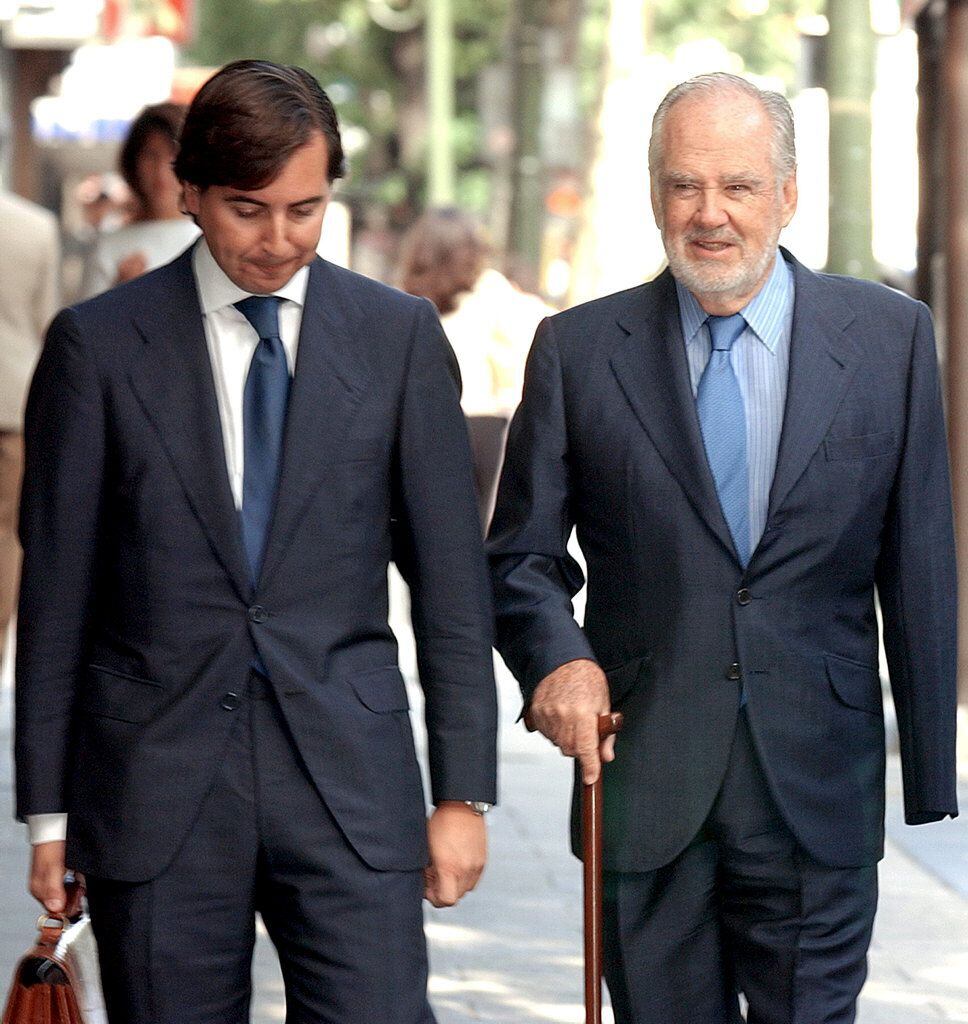 A la derecha, Manuel de Prado y Colón de Carvajal en 2004, cuando era investigado en relación al 'caso Torras'.