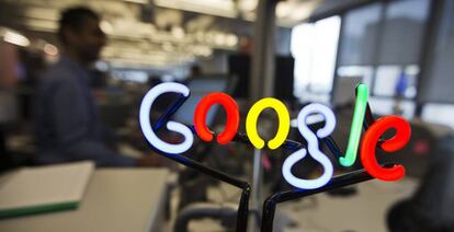 Logotipo de Google en su oficina de Toronto (Canadá).