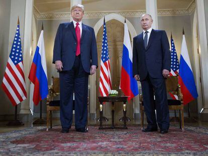 Trump y Putin, antes de comenzar la reunión que mantuvieron en julio en helsinki.
