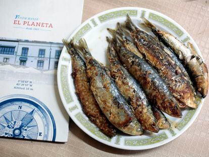 Las sardinas son uno de los platos estrellas del verano en El Planeta (Gijón).